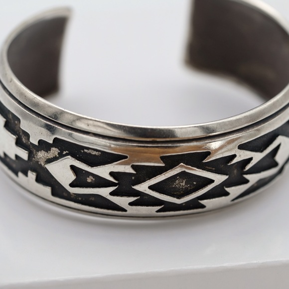 Thomas Singer 1960s Native American Sterling silver cuff bracelet - Picture 1 of 15